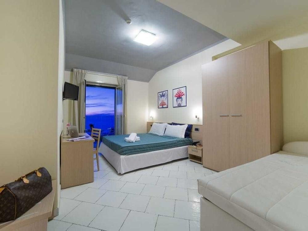 Hotel Cosmomare Piano di Sorrento Bagian luar foto