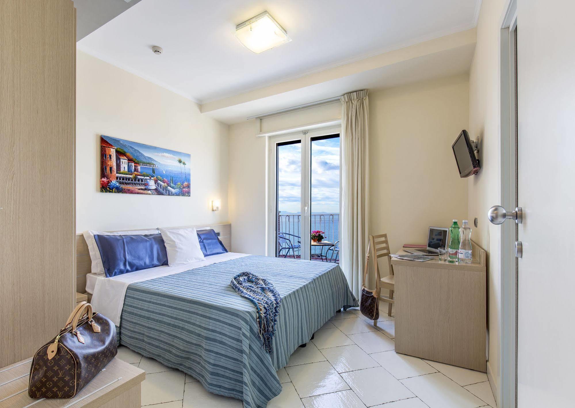 Hotel Cosmomare Piano di Sorrento Bagian luar foto