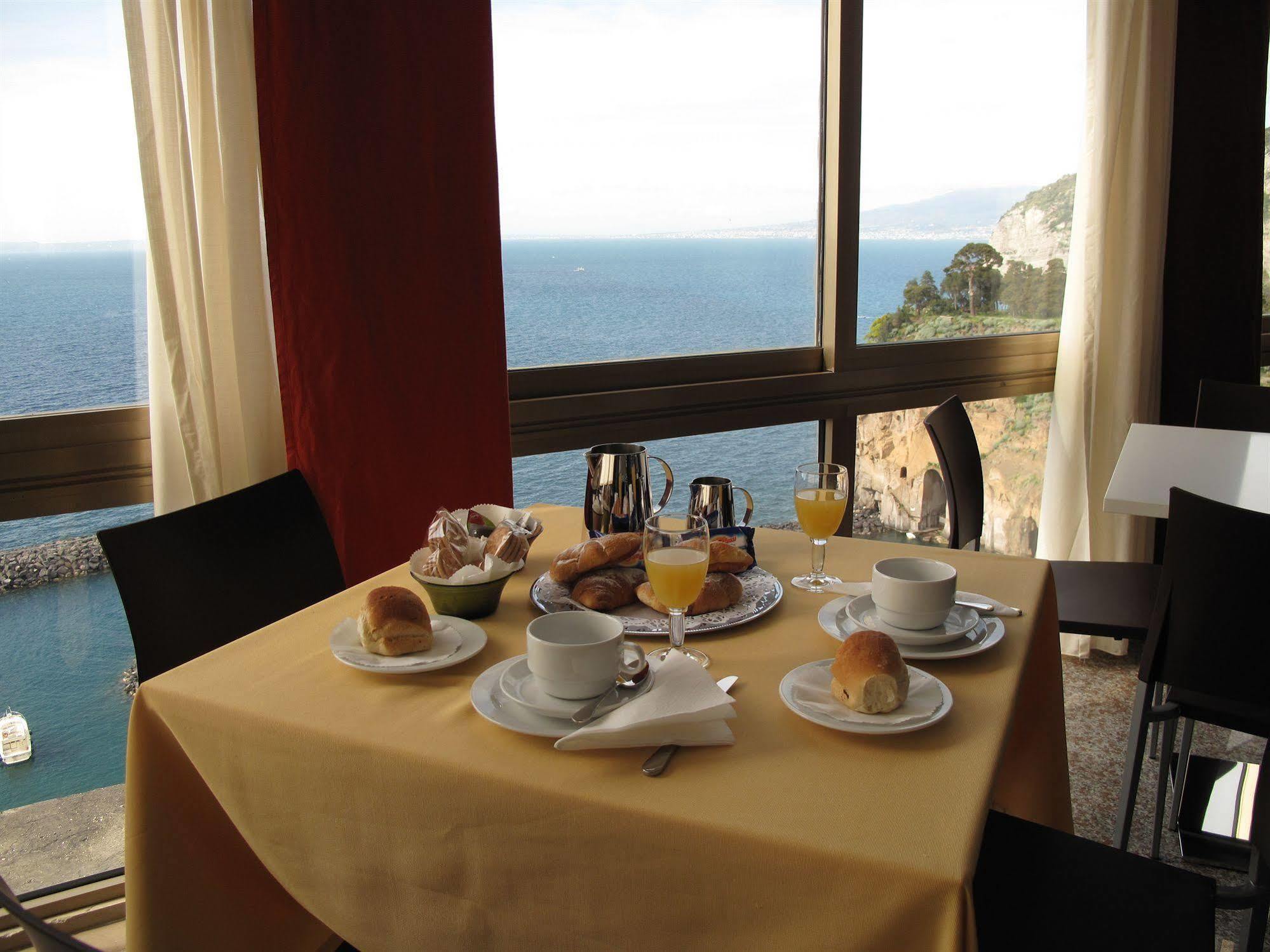 Hotel Cosmomare Piano di Sorrento Bagian luar foto